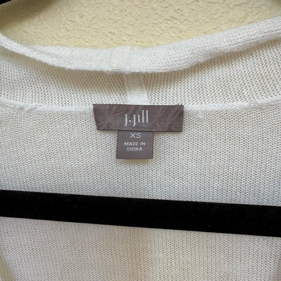 J. Jill White Linen cropped cardigan with mother of pearl buttons - Picture 4 of 8